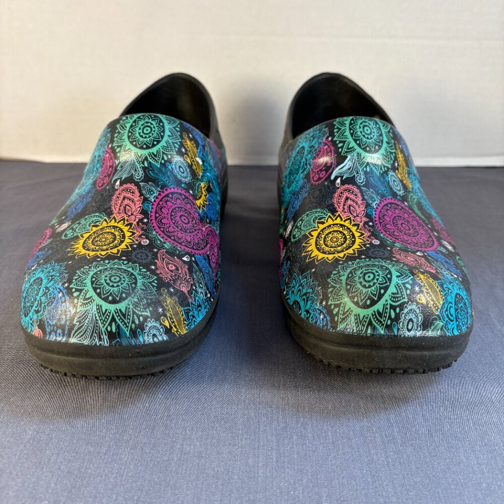 Crocs Neria Pro II Graphic Clogs Women’s 9 Paisley Floral